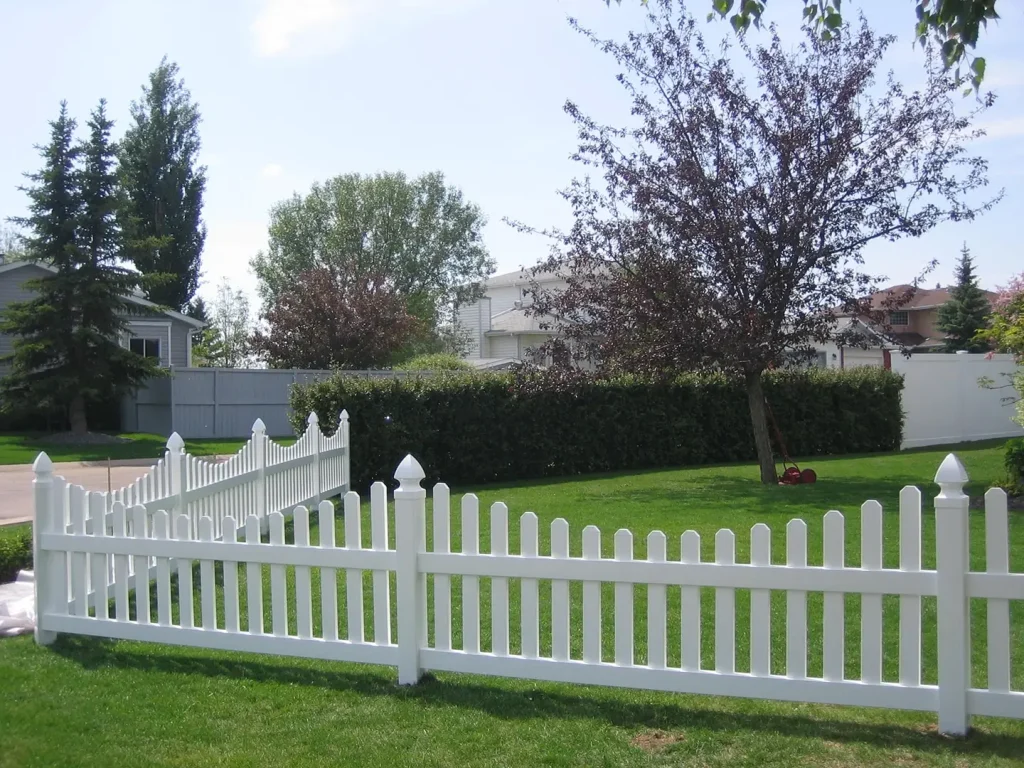fence builders Calgary